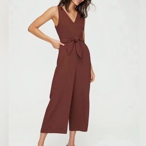Aritzia - ecoulement v jumpsuit burgundy - 00